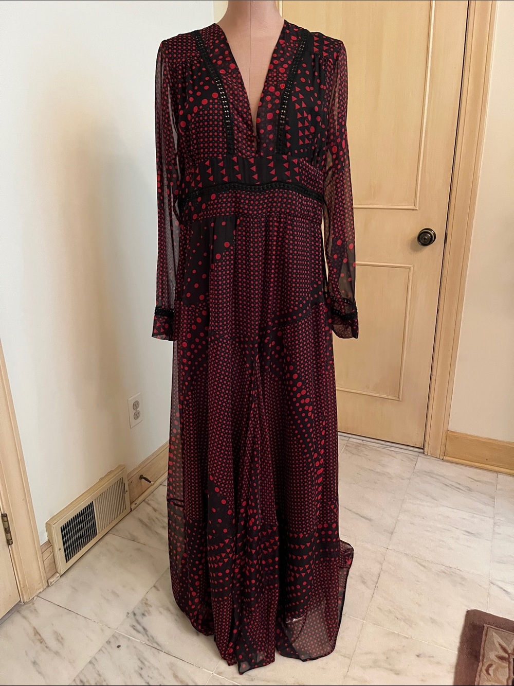 EYWASOULS MAIBU "Chelsea" Event Boho Deep V-Neck Red/Black Geo/Dot Empire Gown M